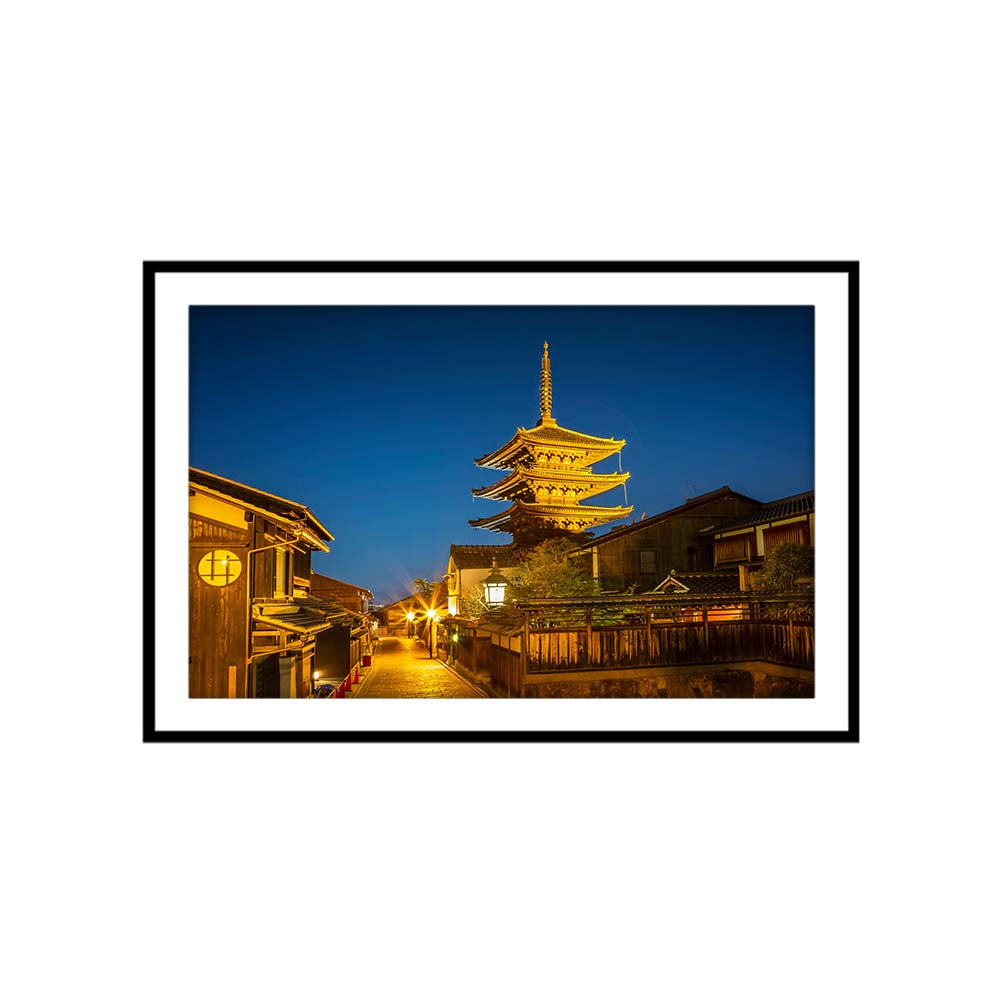 Yasaka Pagoda in historic Kyoto in the evening