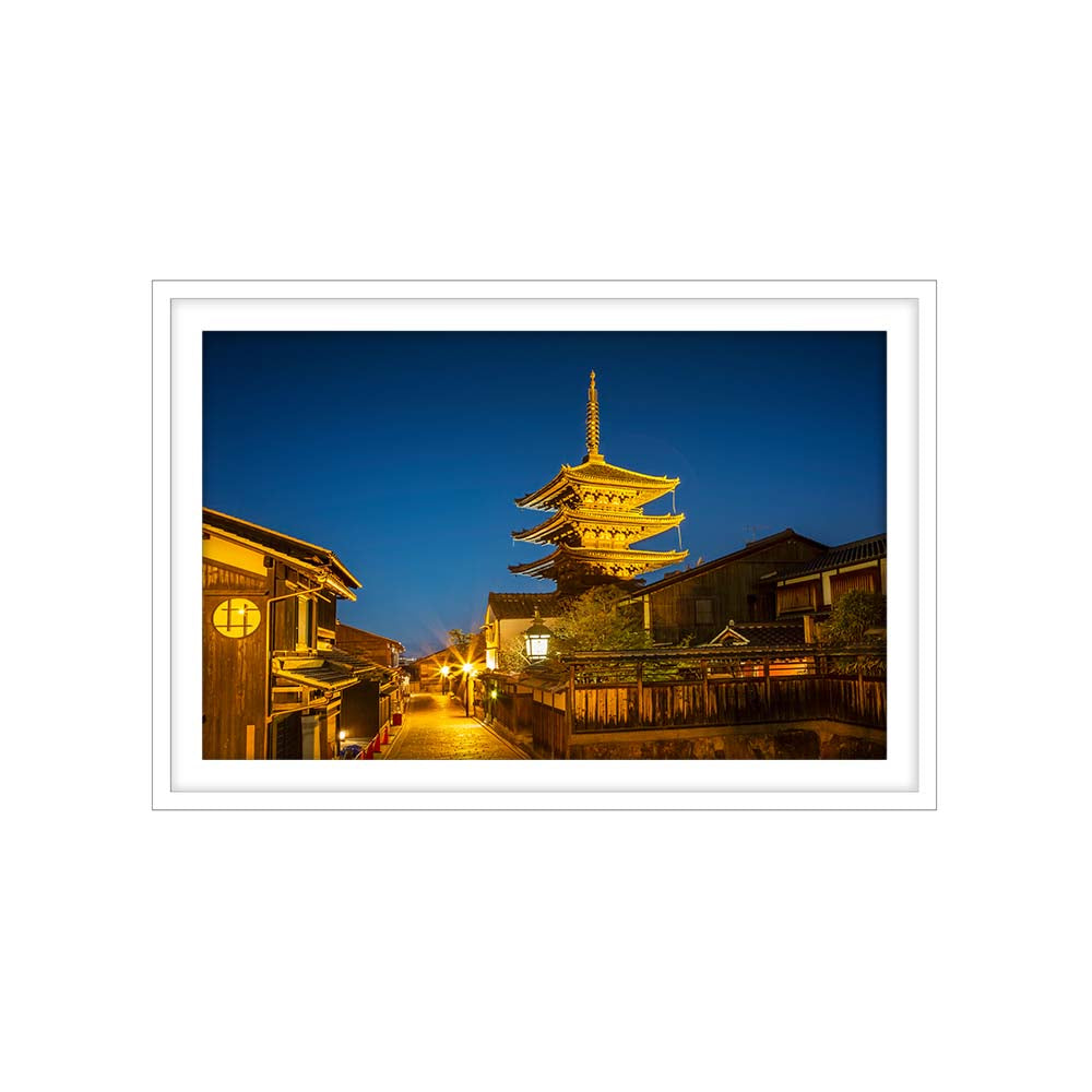 Yasaka Pagoda in historic Kyoto in the evening