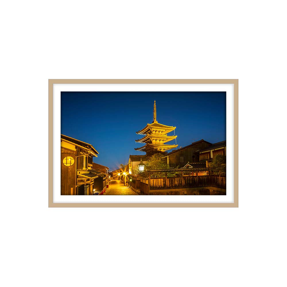 Yasaka Pagoda in historic Kyoto in the evening