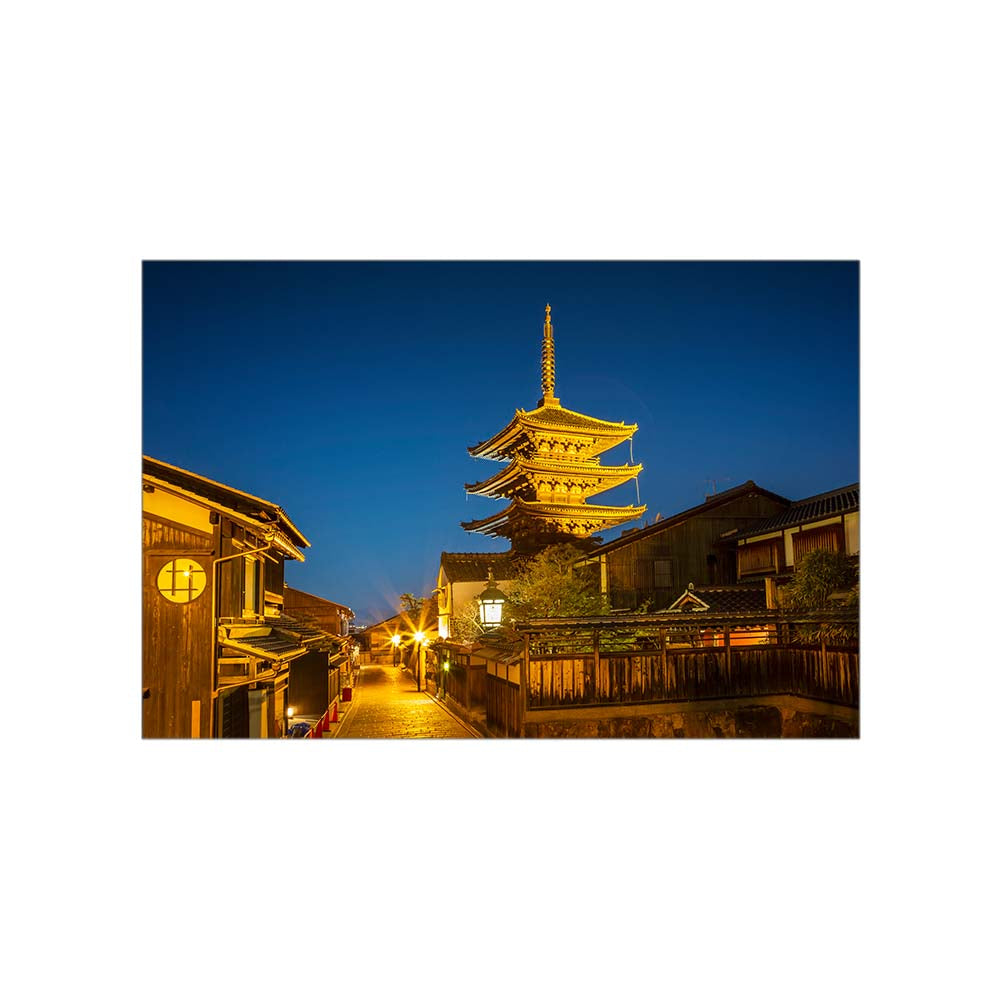 Yasaka Pagoda in historic Kyoto in the evening